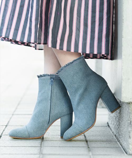 ADAM ET ROPE'(アダムエロペ)の「サテン デニムショートブーツ(ブーツ・レディース・ブルー/ベージュ/サックスブルー・23.0cm/23.5cm/24.0cm/24.5cm)」の16枚目の写真