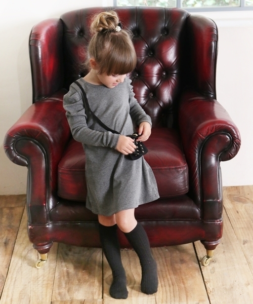 Rora(ローラ)の「シャネリア ワンピース(2color)(ワンピース・キッズ・チャコールグレー/レッド・110cm/100cm/120cm/130cm/140cm/90㎝/150cm)」の4枚目の写真