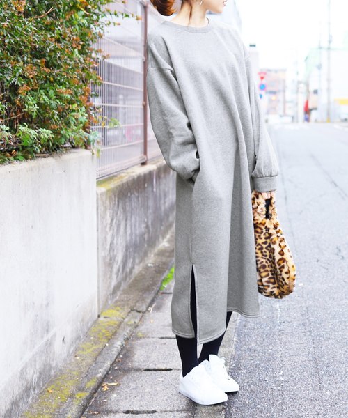 reca（レカ）の「スタッフオススメ◆ビッグシルエット裏起毛スリットワンピース（ワンピース・レディース・グレー/パープル/ボルドー/ブラック/パープル系その他・M/FREE）」の3枚目の写真