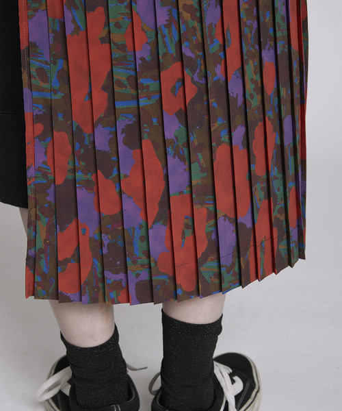 TRUNO by NOISE MAKER（トルノバイノイズメーカー）の「ハイネックプリーツ切り替えワンピース（ワンピース・レディース・ブラック/グレー・FREE）」の16枚目の写真