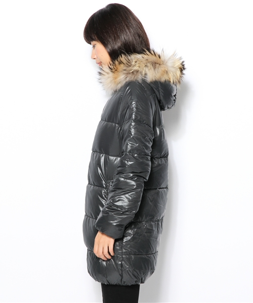 NANO universe(ナノユニバース)の「DUVETICA/KAPPA Natur Fur-Fin Racoon(ダウンジャケット/コート・レディース・チャコール/グレイッシュベージュ/カーキ・40/38)」の5枚目の写真