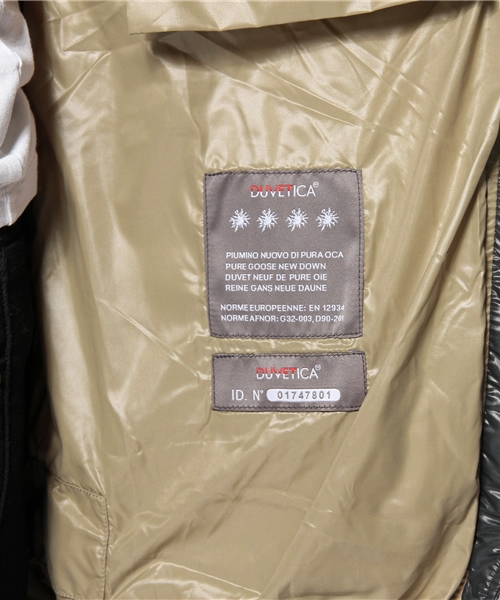 NANO universe(ナノユニバース)の「DUVETICA/KAPPA Natur Fur-Fin Racoon(ダウンジャケット/コート・レディース・チャコール/グレイッシュベージュ/カーキ・40/38)」の14枚目の写真