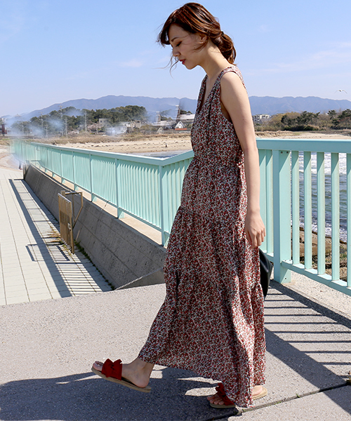 libelle more(リベル モア)の「小花柄ティアードマキシワンピース(ワンピース・レディース・ブラック/オフホワイト/カーキ・LL/M/L)」の22枚目の写真