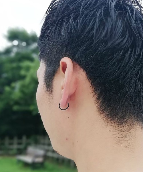 BROTHERHOOD(ブラザーフッド)の「【BROTHERHOOD】サージカル ステンレス ストリング フープ ピアス(ピアス(片耳用)・メンズ・ピンクゴールド/ブラック/ゴールド/シルバー/その他1/その他6/その他4/その他3/その他5/その他2・SMALL/MEDIUM/LARGE/X-LARGE)」の2枚目の写真