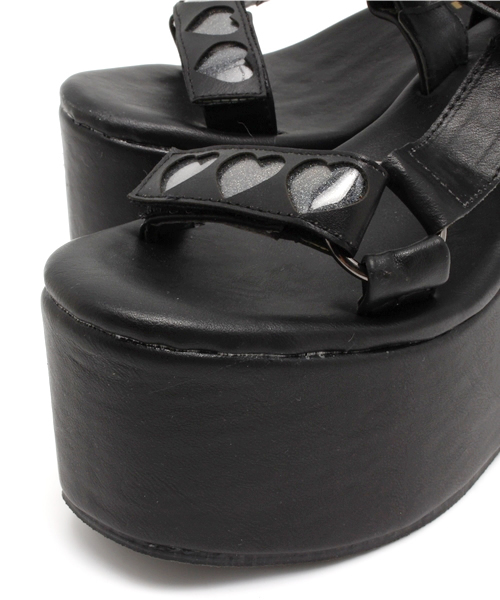 L.D.S.（エルディーエス）の「ハートパンチングサンダル（サンダル・レディース・ブラック系/ホワイト系・LARGE/MEDIUM）」の6枚目の写真