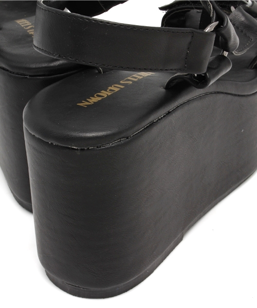 L.D.S.（エルディーエス）の「ハートパンチングサンダル（サンダル・レディース・ブラック系/ホワイト系・LARGE/MEDIUM）」の4枚目の写真