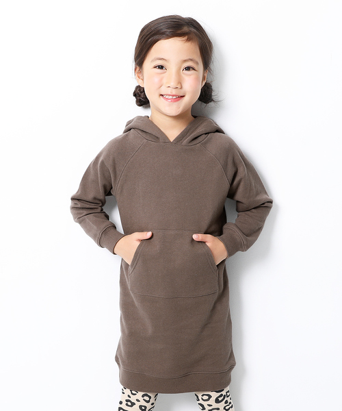 devirock（デビロック）の「スウェット長袖パーカーワンピース（ワンピース・キッズ・ブラック/杢グレー/ネイビー/グリーン系その他/カーキ/ラベンダー/ワイン/パープル系その他/スモークピンク/モカ/ライトブラウン/キャメル・80ｃｍ/90cm/100cm/110cm/120cm/130cm/140cm/150cm/160cm）」の5枚目の写真