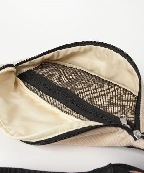 Dickies（ディッキーズ）の「【DICKIES/ディッキーズ】コーデュロイ スマイルギブマーク ワンポイント ウエストバッグ（ボディバッグ/ウエストポーチ・レディース・ブラック/ベージュ/サックスブルー/ピンク・FREE）」の5枚目の写真