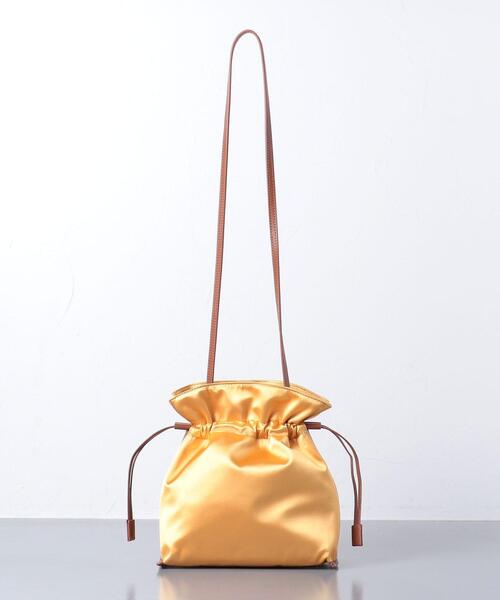 UNITED ARROWS(ユナイテッドアローズ)の「UWCS サテン ドローストリング バッグ◆(ショルダーバッグ・レディース・ダークブラウン/イエロー/オリーブ・FREE)」の1枚目の写真