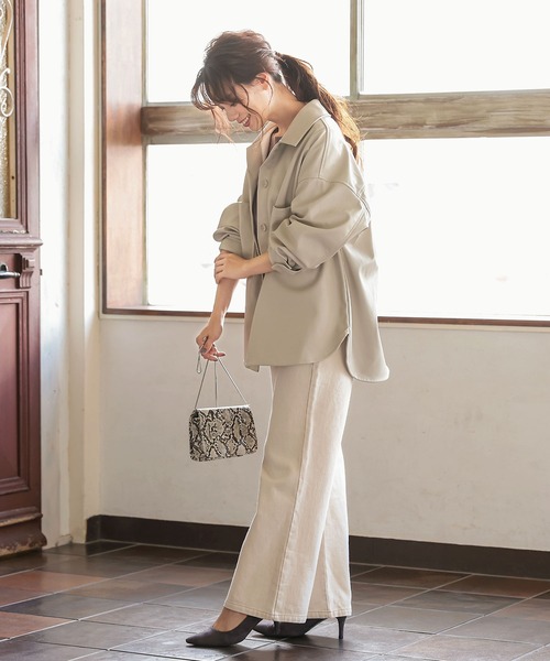 KOBE LETTUCE（コウベレタス）の「フェイクレザーオーバーサイズシャツジャケット（シャツ/ブラウス・レディース・グレー系その他/アイボリー/ブラウン・FREE）」の12枚目の写真