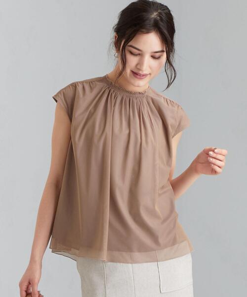 green label relaxing(グリーンレーベルリラクシング)の「CS チュール タック スタンド ネック ブラウス(シャツ/ブラウス・レディース・ダークグレー/モカ・FREE)」の1枚目の写真
