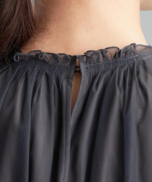 green label relaxing(グリーンレーベルリラクシング)の「CS チュール タック スタンド ネック ブラウス(シャツ/ブラウス・レディース・ダークグレー/モカ・FREE)」の10枚目の写真