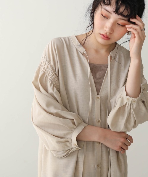 Bab（バブ）の「【WEB限定】前後2way袖ギャザーワンピース（ワンピース・レディース・ブラック/ベージュ/モカ・38）」の4枚目の写真