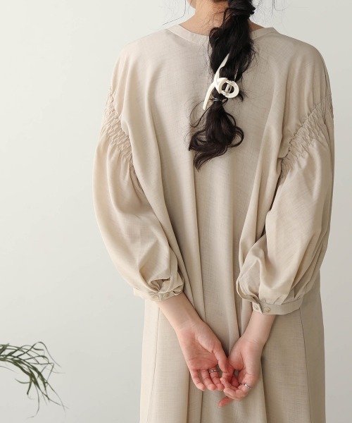 Bab（バブ）の「【WEB限定】前後2way袖ギャザーワンピース（ワンピース・レディース・ブラック/ベージュ/モカ・38）」の19枚目の写真