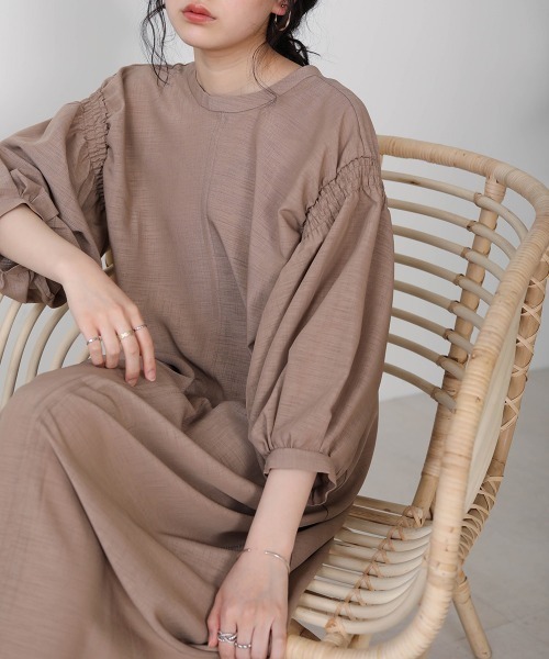 Bab（バブ）の「【WEB限定】前後2way袖ギャザーワンピース（ワンピース・レディース・ブラック/ベージュ/モカ・38）」の18枚目の写真