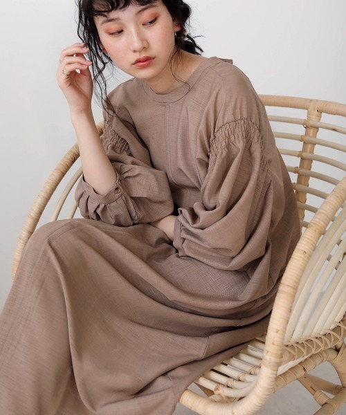 Bab（バブ）の「【WEB限定】前後2way袖ギャザーワンピース（ワンピース・レディース・ブラック/ベージュ/モカ・38）」の20枚目の写真