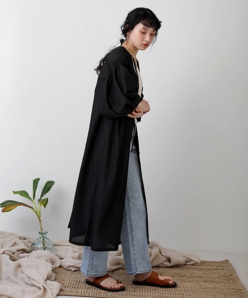 Bab（バブ）の「【WEB限定】前後2way袖ギャザーワンピース（ワンピース・レディース・ブラック/ベージュ/モカ・38）」の21枚目の写真