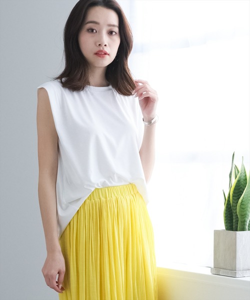 clear（クリア）の「ショルダータックフレンチTシャツ（Tシャツ/カットソー・レディース・ブラック/オフホワイト/グレイッシュベージュ/モカ/カーキ・F）」の2枚目の写真