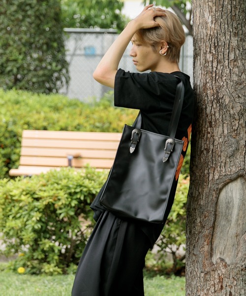 Adoon plain（アドーンプレーン）の「【Adoon plain】バックルベルトクリアバッグ（トートバッグ・メンズ・クリア/ブラック/ライトブルー・FREE）」の7枚目の写真