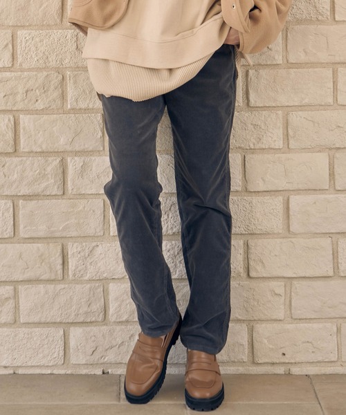 Wrangler（ラングラー）の「Wrangler コーデュロイテーパードパンツ（その他パンツ・レディース・チャコールグレー/ベージュ・M/L）」の2枚目の写真