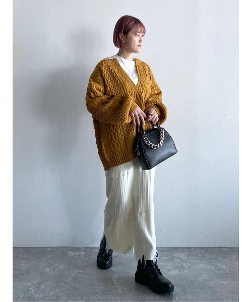 PAGEBOY(ページボーイ)の「〈手洗い可能〉WEB限定アイテム / ケーブルVネックプルオーバー(ニット/セーター・レディース・ダークブラウン/ベージュ/オフホワイト/グリーン/ブルー/マスタード/レッド/ブラック/ライトグリーン/ブルー系その他・FREE)」の16枚目の写真