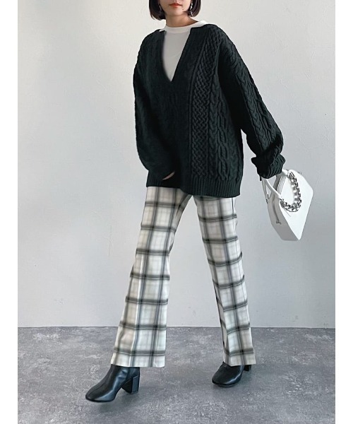 PAGEBOY(ページボーイ)の「〈手洗い可能〉WEB限定アイテム / ケーブルVネックプルオーバー(ニット/セーター・レディース・ダークブラウン/ベージュ/オフホワイト/グリーン/ブルー/マスタード/レッド/ブラック/ライトグリーン/ブルー系その他・FREE)」の20枚目の写真