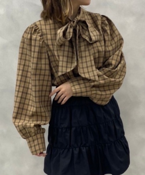 one after another NICE CLAUP（ワンアフターアナザーナイスクラップ）の「ビンテージボウタイブラウス（シャツ/ブラウス・レディース・オフホワイト/カーキ/ブラウン系その他/ベージュ系その他/ストライプ/ブラウン系その他2・FREE）」の4枚目の写真