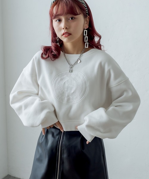 RASVOA(ラスボア)の「エンブレムクロップドスウェット(スウェット・レディース・ブラック/オフホワイト・FREE)」の2枚目の写真