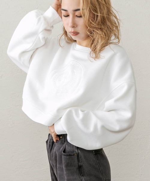 RASVOA(ラスボア)の「エンブレムクロップドスウェット(スウェット・レディース・ブラック/オフホワイト・FREE)」の5枚目の写真