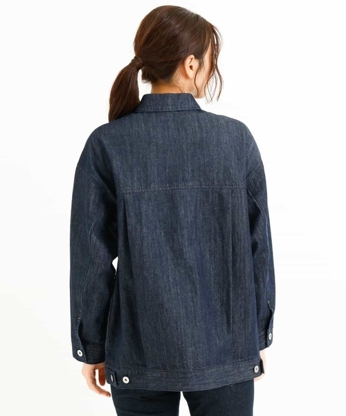 a.v.v（アーヴェヴェ）の「ゆったりデニムGジャン（デニムジャケット・レディース・ネイビー・36/38/40/42/34）」の2枚目の写真