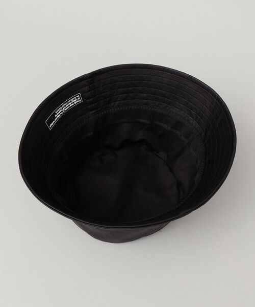 FRANKLIN & MARSHALL（フランクリンマーシャル）の「【WEB限定/SHIPS別注】FRANKLIN&MARSHALL: フェイクレザー ワンポイント ロゴ バケット ハット（ハット・メンズ・ネイビー/オフホワイト/ダークグレー/ブラック・ONE SIZE）」の5枚目の写真