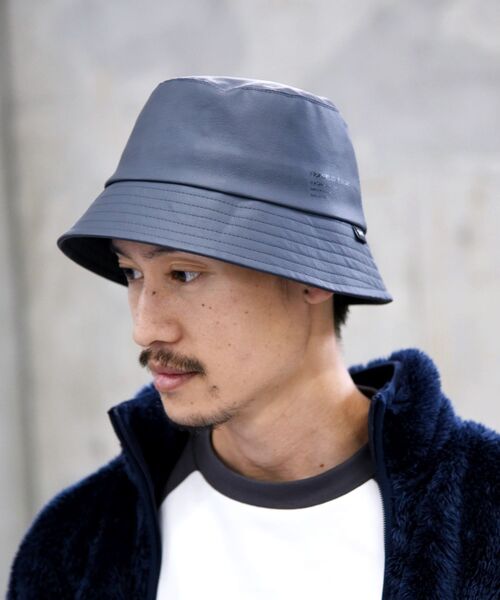 FRANKLIN & MARSHALL（フランクリンマーシャル）の「【WEB限定/SHIPS別注】FRANKLIN&MARSHALL: フェイクレザー ワンポイント ロゴ バケット ハット（ハット・メンズ・ネイビー/オフホワイト/ダークグレー/ブラック・ONE SIZE）」の11枚目の写真