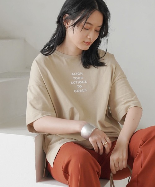 AMERICAN HOLIC(アメリカンホリック)の「ロゴサイドスリットカットプルオーバー(Tシャツ/カットソー・レディース・ライトグレー/オフホワイト/グレイッシュベージュ・M/L)」の3枚目の写真