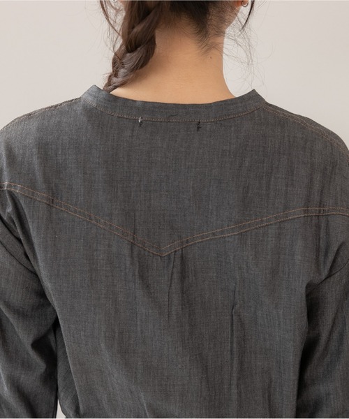 PREFERIR（プレフェリール）の「ライトデニムバンドカラーワンピース（シャツワンピース・レディース・ネイビー/ブラック・SMALL/MEDIUM/LARGE）」の8枚目の写真