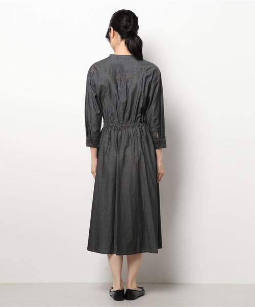 PREFERIR（プレフェリール）の「ライトデニムバンドカラーワンピース（シャツワンピース・レディース・ネイビー/ブラック・SMALL/MEDIUM/LARGE）」の16枚目の写真