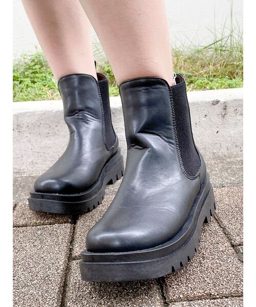 dazzlin（ダズリン）の「サイドゴアフラットブーツ（ブーツ・レディース・ブラック・SMALL/MEDIUM/LARGE）」の2枚目の写真