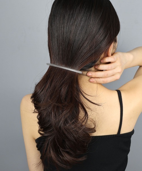CEMONEMO(セモネモ)の「マットメタル 立体 ロング スティック バレッタ(バレッタ/ヘアクリップ・レディース・シルバー/ゴールド・FREE)」の6枚目の写真
