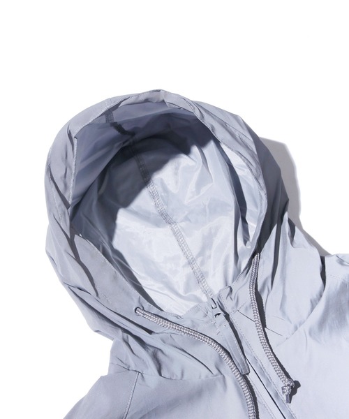 BEIMAR（ビーマー）の「BEIMAR/ビーマー PACKABLE ANORAK JACKET パッカブル アノラックジャケット リフレクター ハーフジップ（ナイロンジャケット・メンズ・シルバー・L/XL/M）」の4枚目の写真