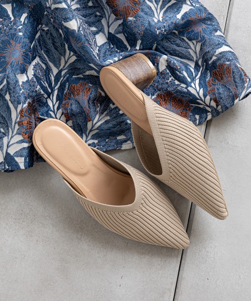 prose verse(プロズヴェール)の「Vカットニットミュール(パンプス・レディース・ブラック/ベージュ/イエロー/グリーン・SMALL/MEDIUM/LARGE/X-LARGE/XX-LARGE)」の3枚目の写真