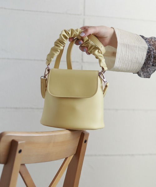 Bab(バブ)の「ラッフルハンドルミニショルダーバッグ(ショルダーバッグ・レディース・ブラック/オフホワイト/イエロー・ONESIZE)」の3枚目の写真