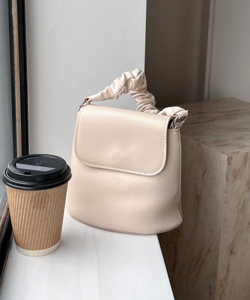 Bab(バブ)の「ラッフルハンドルミニショルダーバッグ(ショルダーバッグ・レディース・ブラック/オフホワイト/イエロー・ONESIZE)」の7枚目の写真