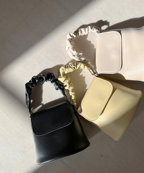 Bab(バブ)の「ラッフルハンドルミニショルダーバッグ(ショルダーバッグ・レディース・ブラック/オフホワイト/イエロー・ONESIZE)」の14枚目の写真