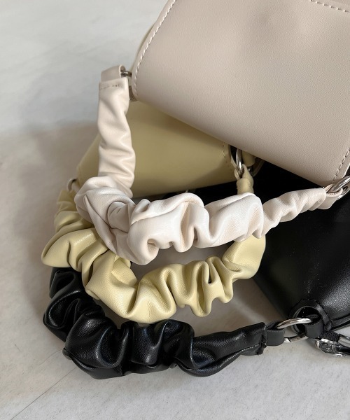Bab(バブ)の「ラッフルハンドルミニショルダーバッグ(ショルダーバッグ・レディース・ブラック/オフホワイト/イエロー・ONESIZE)」の15枚目の写真