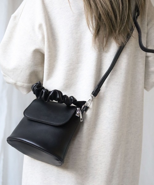 Bab(バブ)の「ラッフルハンドルミニショルダーバッグ(ショルダーバッグ・レディース・ブラック/オフホワイト/イエロー・ONESIZE)」の20枚目の写真