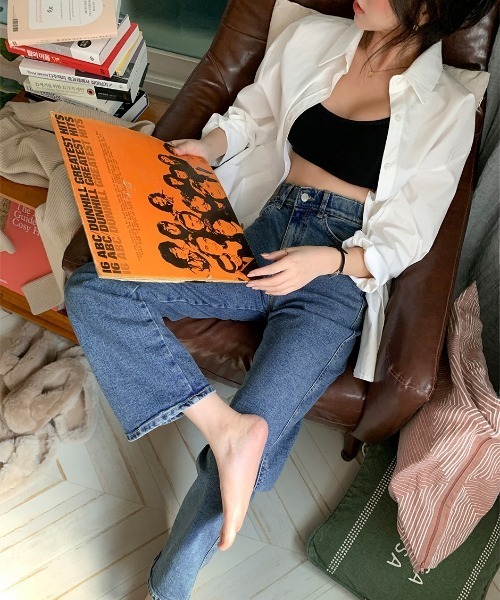 chuu（チュー）の「CHUU High Rise Waistband Washed Straight Jeans（デニムパンツ・レディース・ブルー・SMALL/MEDIUM/LARGE）」の12枚目の写真