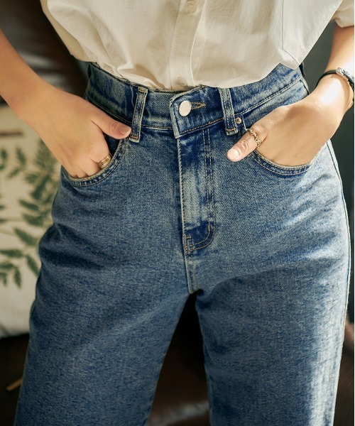 chuu（チュー）の「CHUU High Rise Waistband Washed Straight Jeans（デニムパンツ・レディース・ブルー・SMALL/MEDIUM/LARGE）」の8枚目の写真