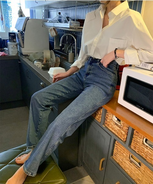 chuu（チュー）の「CHUU High Rise Waistband Washed Straight Jeans（デニムパンツ・レディース・ブルー・SMALL/MEDIUM/LARGE）」の14枚目の写真