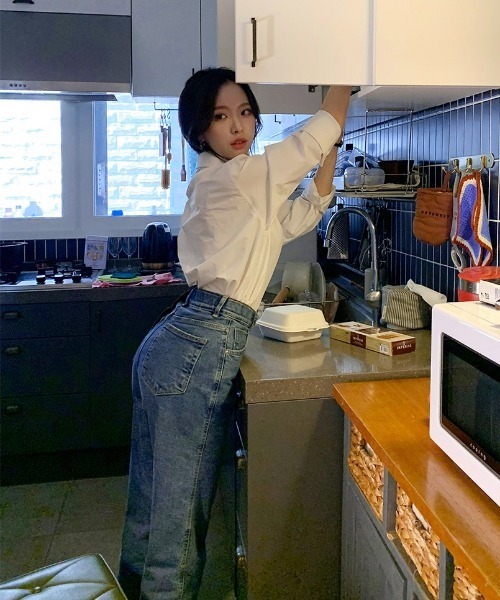 chuu（チュー）の「CHUU High Rise Waistband Washed Straight Jeans（デニムパンツ・レディース・ブルー・SMALL/MEDIUM/LARGE）」の15枚目の写真