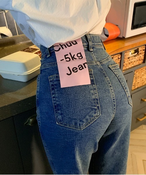 chuu（チュー）の「CHUU High Rise Waistband Washed Straight Jeans（デニムパンツ・レディース・ブルー・SMALL/MEDIUM/LARGE）」の17枚目の写真