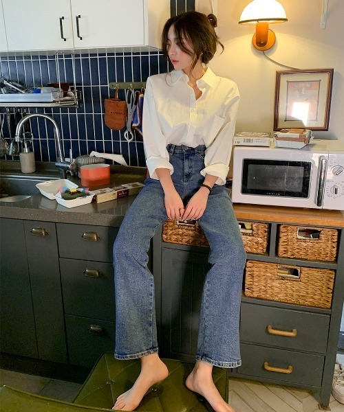 chuu（チュー）の「CHUU High Rise Waistband Washed Straight Jeans（デニムパンツ・レディース・ブルー・SMALL/MEDIUM/LARGE）」の18枚目の写真